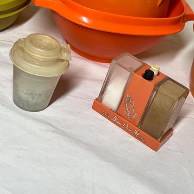Lot 581 Vintage Tupperware