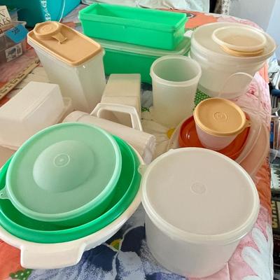 Lot 582 Vintage Tupperware #2