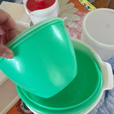 Lot 582 Vintage Tupperware #2