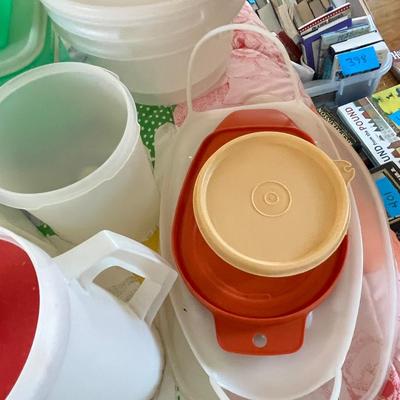 Lot 582 Vintage Tupperware #2