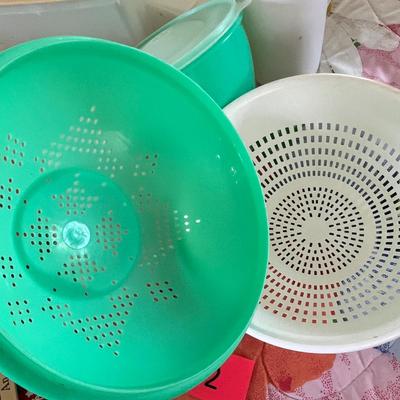 Lot 582 Vintage Tupperware #2