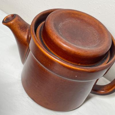 Lot 583 pottery items