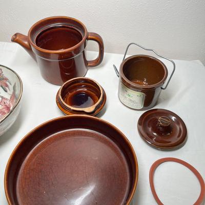 Lot 583 pottery items