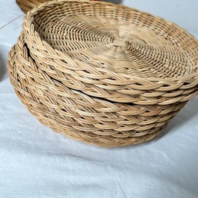 Lot 585 Wicker items