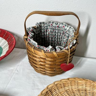 Lot 585 Wicker items