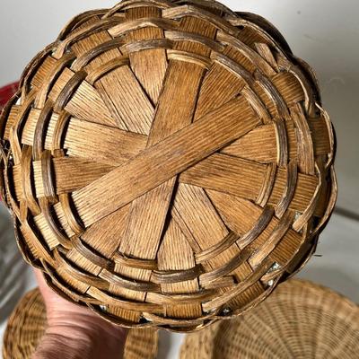 Lot 585 Wicker items