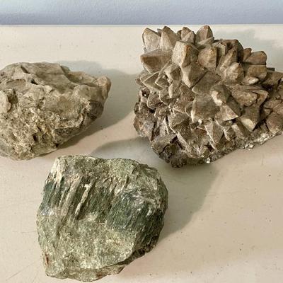 Mixed lot of rocks, crystals & minerals