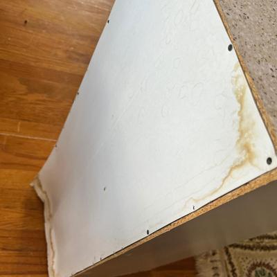 Lot 586 White shelf