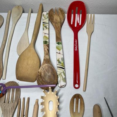 Lot 588 Utensil lot