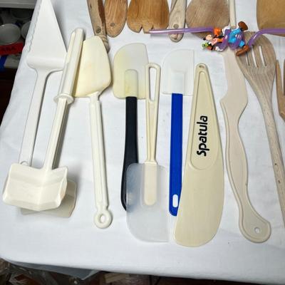 Lot 588 Utensil lot