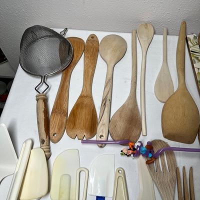 Lot 588 Utensil lot