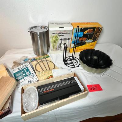 Lot 592 Bakeware