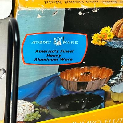 Lot 592 Bakeware