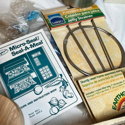 Lot 592 Bakeware