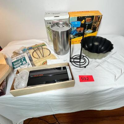 Lot 592 Bakeware