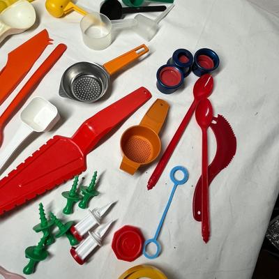 Lot 594 Vintage plastic utensils