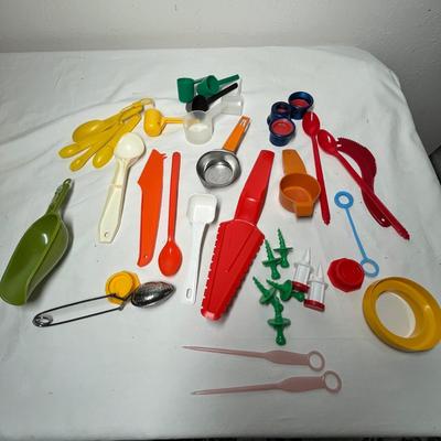 Lot 594 Vintage plastic utensils