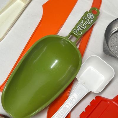 Lot 594 Vintage plastic utensils