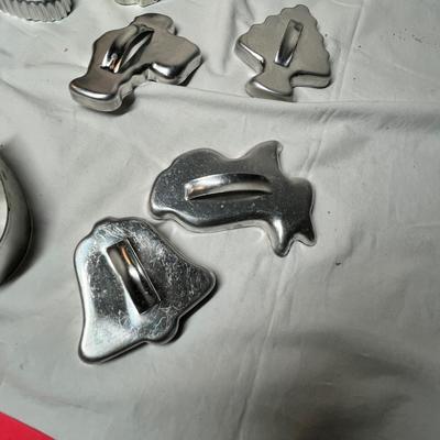 Lot 596 Cookie cutters