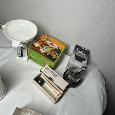 Lot 597 Kitchen items