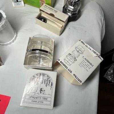 Lot 597 Kitchen items