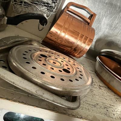 Lot 602 Lot of tin cook ware bake ware