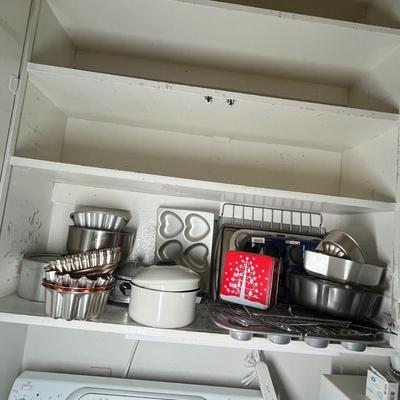 Lot 603 Tin cook ware & bake ware