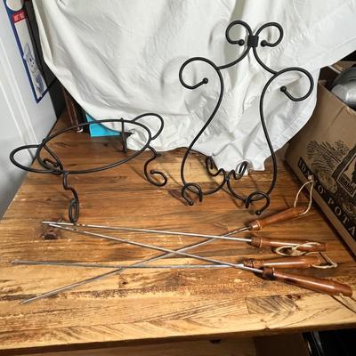 Lot 604 wire holders and other