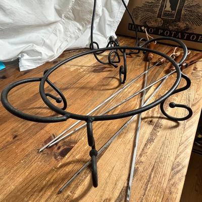 Lot 604 wire holders and other