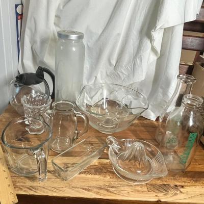 Lot 608 Glass items