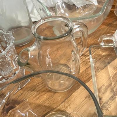Lot 608 Glass items