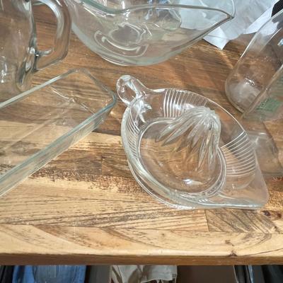 Lot 608 Glass items