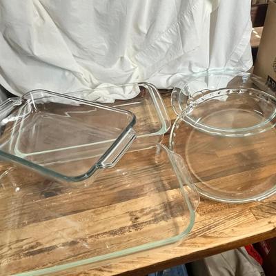 Lot 610 Baking dishware