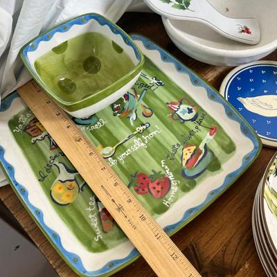 Lot 612 Assorted serving pieces