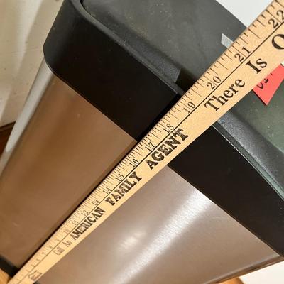 Lot 614 Flip top trash can