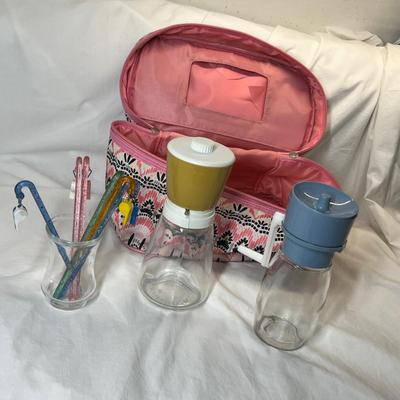 Lot 622 Lunch bag w/ stuff
