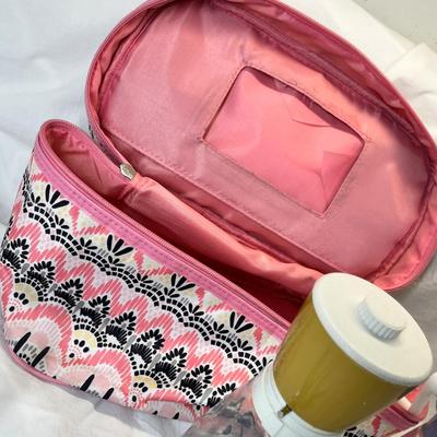 Lot 622 Lunch bag w/ stuff
