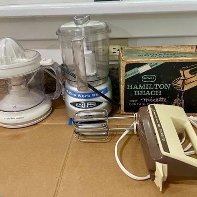 Electric juicer, Cuisinart mini processor & Hamilton Beach hand mixer