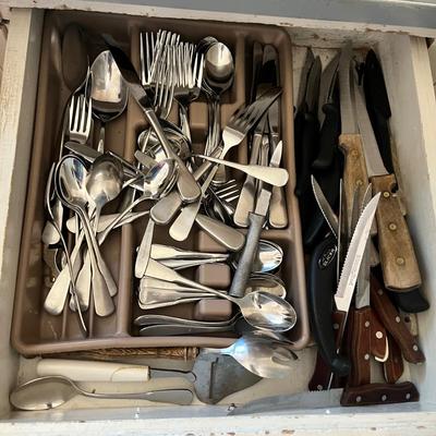 Lot 626 Flatware