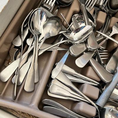 Lot 626 Flatware