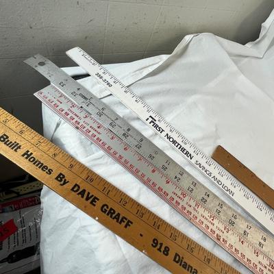 Lot 627 Yard sticks