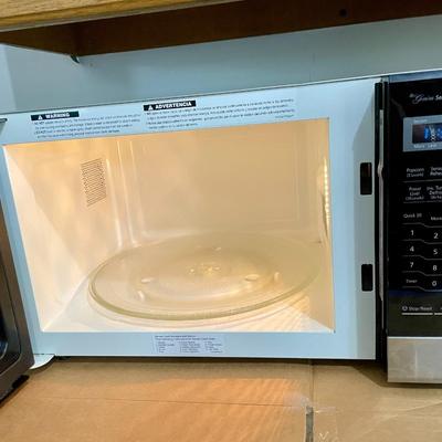 Panasonic "Genius" Sensor 1200W microwave