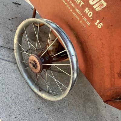 Lot 635 Garden cart w/ hose