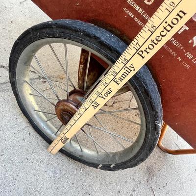 Lot 635 Garden cart w/ hose
