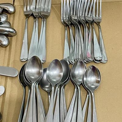 Set of 61pc Rebacraft Japan stainless flatware