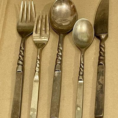 Milnor Thailand 39pc flatware set