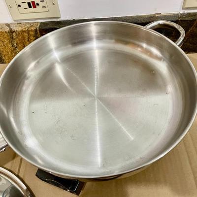 Lidded Farberware electric skillet