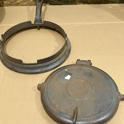 Vintage #8 2pc cast iron waffle maker