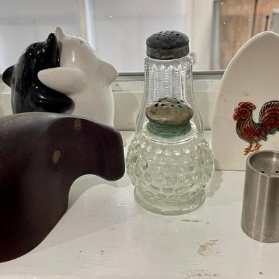 Mixed lot of vintage-to-contemporary salt & pepper shakers
