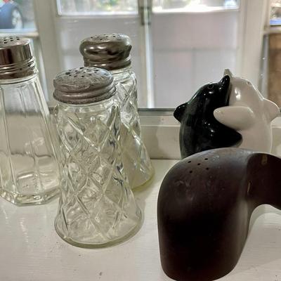 Mixed lot of vintage-to-contemporary salt & pepper shakers